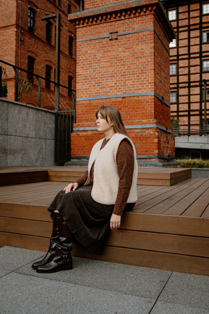 Mimimi -  Kamizelka z wełny merino - almond