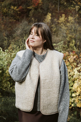 Mimimi -  Kamizelka z wełny merino - almond