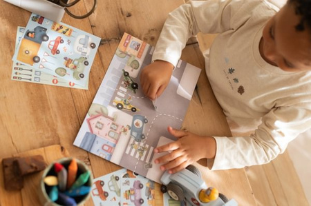 Little Dutch Książeczka z naklejkami Jim na ulicy