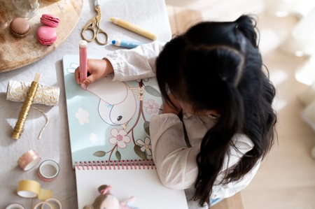 Little Dutch Kreatywny zeszyt z kredkami Rosa & Friends