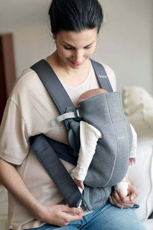 BABYBJORN MINI 3D Jersey – nosidełko, Ciemny Szary
