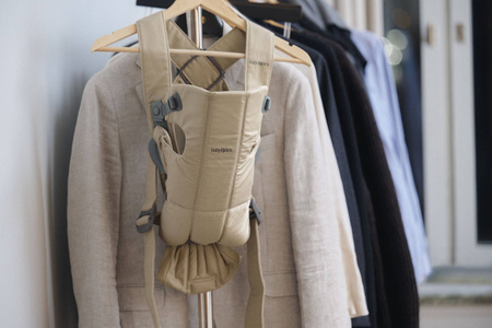 BABYBJORN MINI Woven – nosidełko, Beige