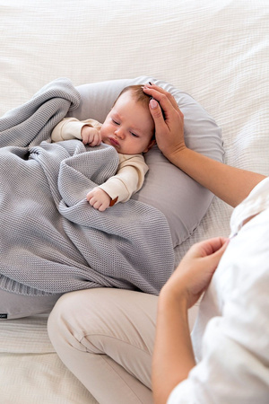 Poofi - Poduszka ciążowa uniwersalna NEST - Jasny szary