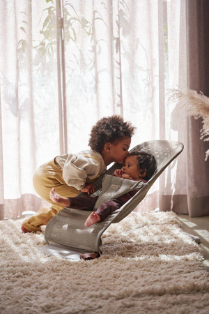 BABYBJORN - leżaczek BLISS MESH - Szarobeżowy +  Zabawka Googly Eyes Pastels