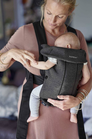 BABYBJORN MINI 3D Jersey – nosidełko, Szaroczarny