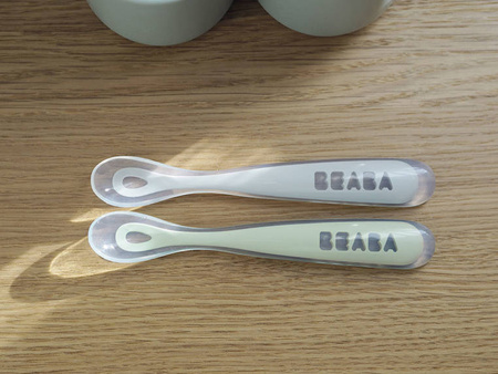 Beaba Zestaw 2 łyżeczek silikonowych w podróżnym etui 4 m+ Sage Green