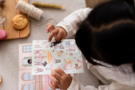 Little Dutch Książeczka z naklejkami Rosa na zakupach