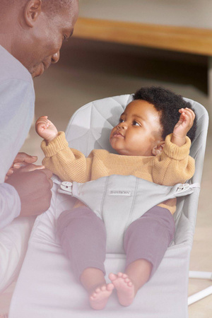 BABYBJORN - leżaczek BLISS Woven, Petal Quilt, Jasnoszary