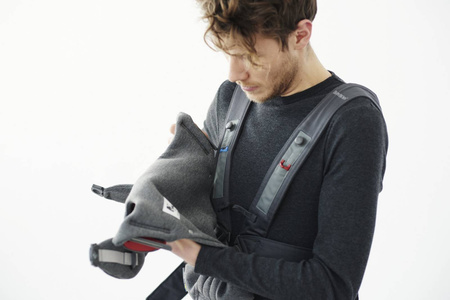 BABYBJORN MINI 3D Jersey – nosidełko, Ciemny Szary