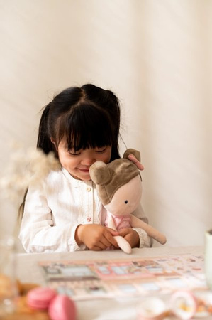 Little Dutch Książeczka z naklejkami Rosa na zakupach