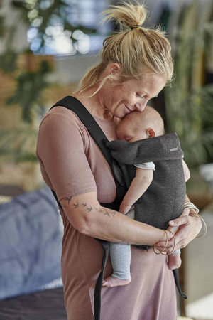 BABYBJORN MINI 3D Jersey – nosidełko, Szaroczarny