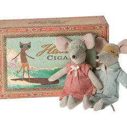 Myszki Maileg - Mama i Tata w piżamkach w pudełku po cygarach