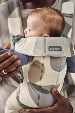 BABYBJORN MINI Cotton – nosidełko, Khaki/Green Print