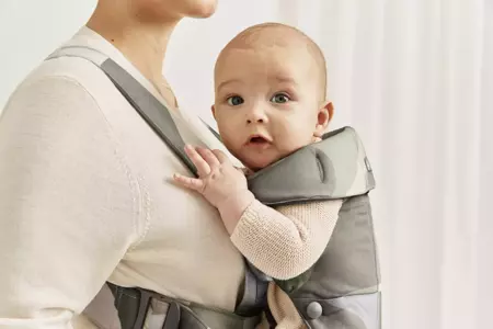 BABYBJORN MINI Cotton – nosidełko, Khaki/Green Print