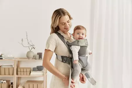 BABYBJORN MINI Cotton – nosidełko, Khaki/Green Print