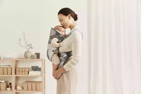 BABYBJORN MINI Cotton – nosidełko, Khaki/Green Print