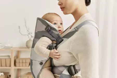 BABYBJORN MINI Cotton – nosidełko, Khaki/Green Print