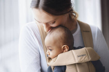 BABYBJORN MINI Woven – nosidełko, Beige