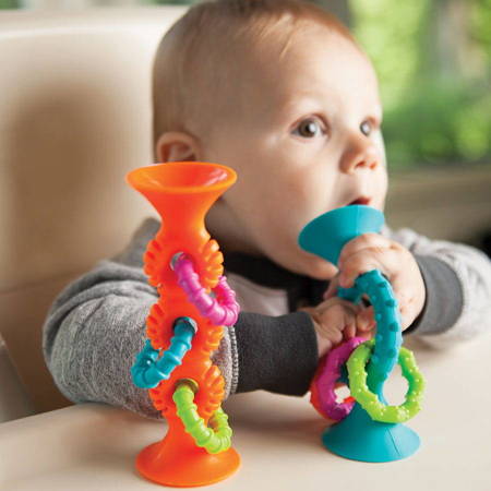 Fat Brain Toy - Bobo Przyssawka Grzechotka PipSquigz Loops - Pomarańczowa