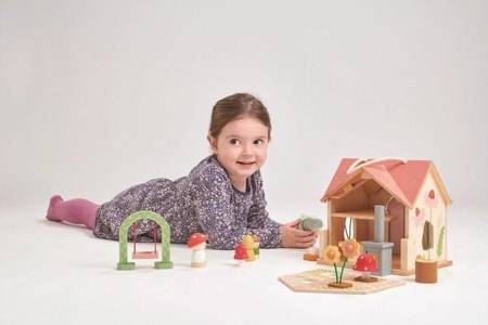 Przenośny, leśny domek z wyposażeniem i laleczkami, Tender Leaf Toys